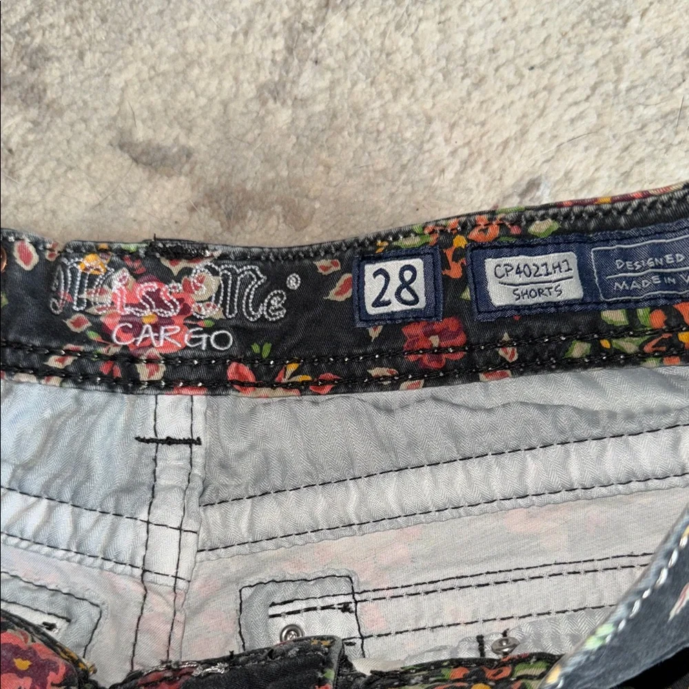 MISS ME SIZE 28 DENIMN cargo  Floral Women's Shorts Like new !!! - Picture 3 of 5